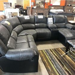 I’m Jon Green, Wayne’s Home Sales Representative🌟 Reclining Sectional Couch Set 🌟 Fast Delivery 