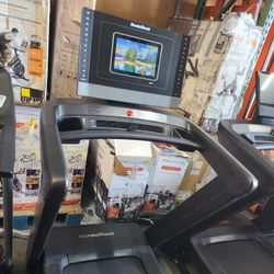 Nordictrack Commercial 1250 Model - 12" incline 12mph Max speed  - 800$ 