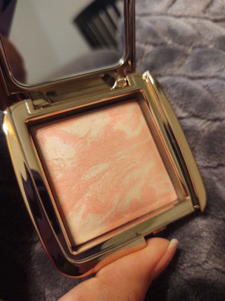 Hourglass Lighting blush