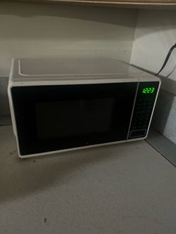 Microwave moving out sale