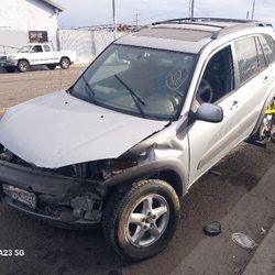 2001 Toyota Rav4 For Parts 