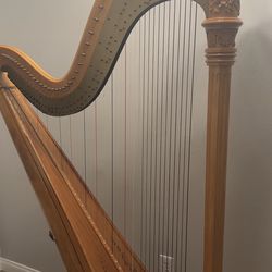 Lyon & Healy 23 harp