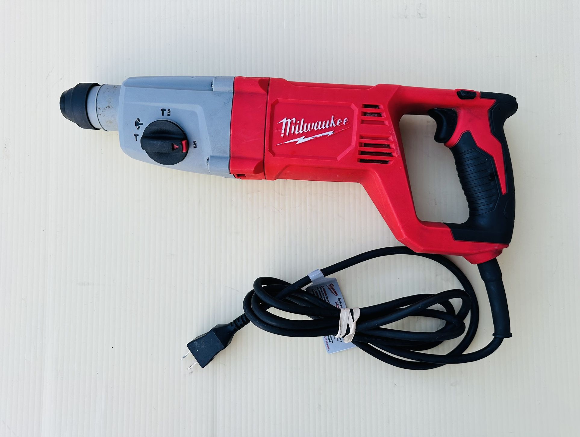 Milwaukee 5262-21 8 Amp Corded 1 in. SDS D-Handle Rotary Hammer (TOOL ONLY)