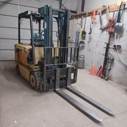 Caterpillar Forklift Electric 8,000 lbs Capacity $4500