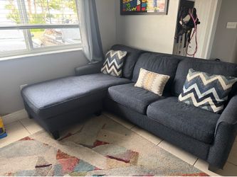Mueble y silla / Sofa and chair