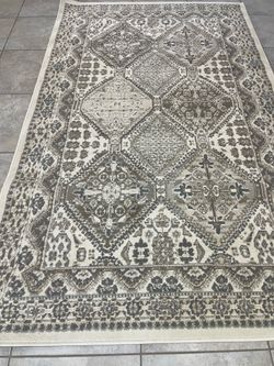 Very premium tiles manor model area rug - 5x8 feet