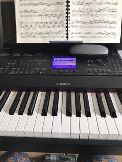 Yamaha DGX-660 Digital “Portable Grand” Piano Fully Weighted 88-key keyboard - Loads of features - Rich sounds!