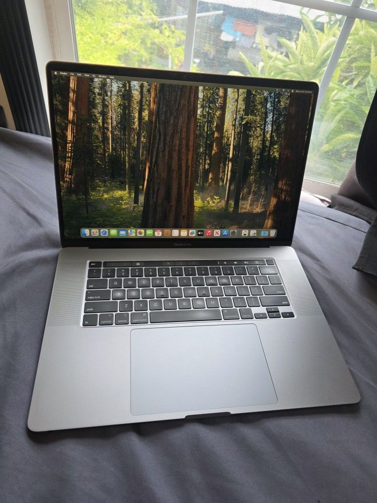 2019 MacBook Pro 16" – Core i9 / 1TB / 16GB RAM – $680 (OBO)