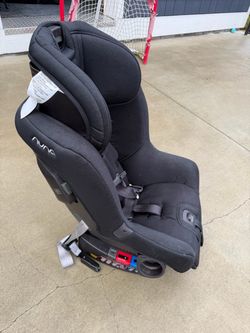 Nuna Convertible Car Seat Black
