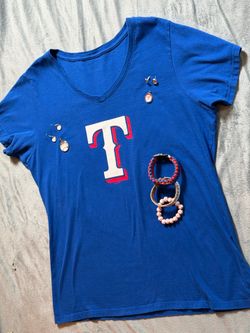 Women’s Texas Rangers T with Jewelry