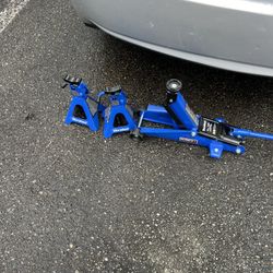 Duralast 2.5 Ton Jack and Stands Kit