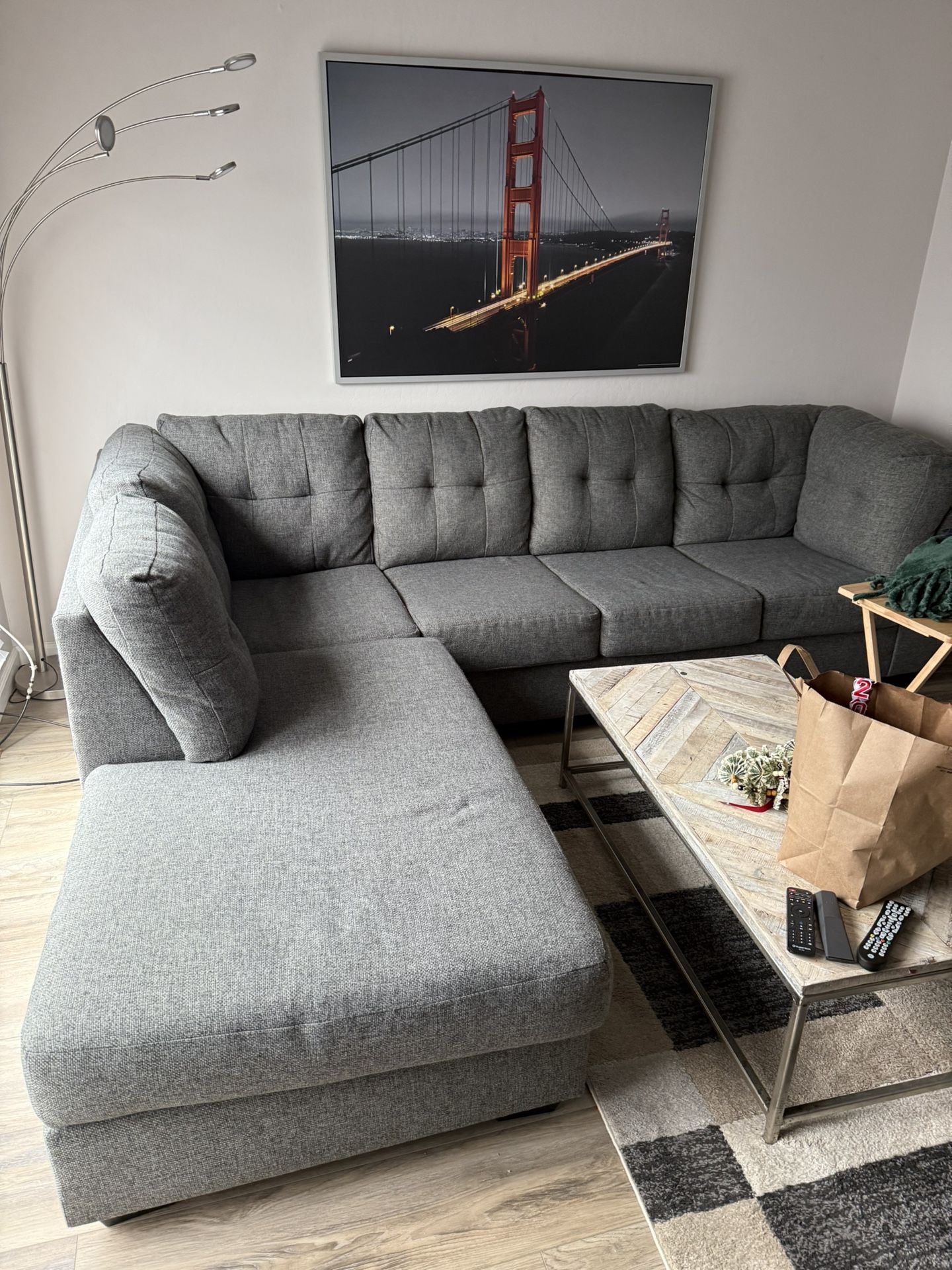 Sectional Couch w/ Chaise