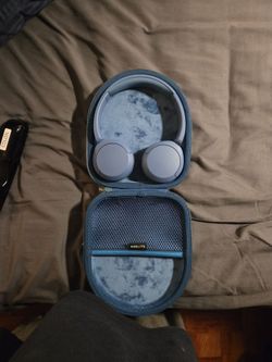 Sony wh-ch520 headphones/with case