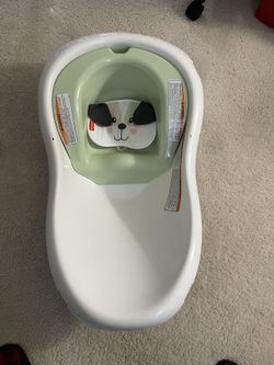 Baby Bath Tub Like New Only Used Once. 🛀 . In Mint Condition. White With Mint Green So It Can Be For Both Girl Or Boy. Very Useful. 