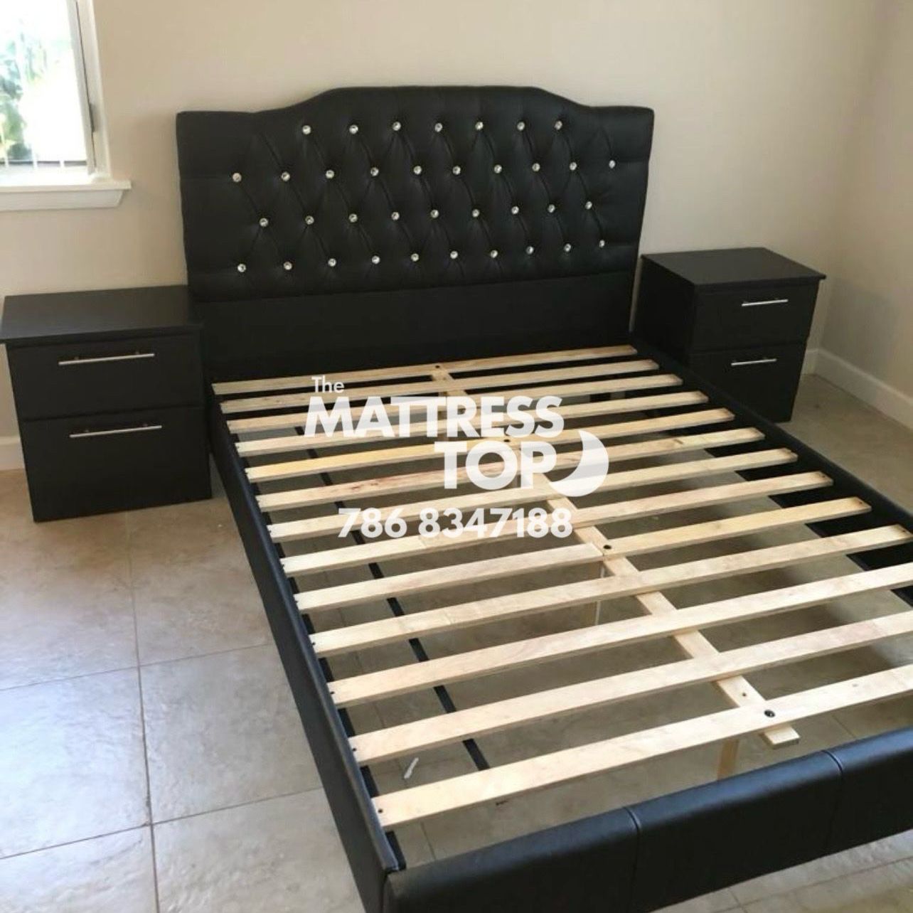 Cama Queen Bed Frame Black ( Only 10 Down) 
