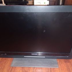 Magnavox 32inch HDTV With Built In DVD Player
