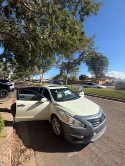 2013 white Nissan Altima