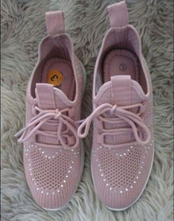 Girl's Tennis Shoes Read Description 😊