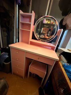 Pink vanity ///// barely used