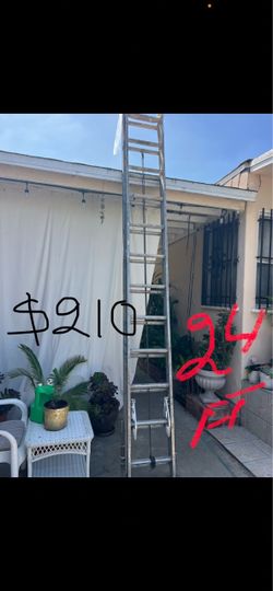 Excellent condition, 24 feet aluminum extension, Ladders