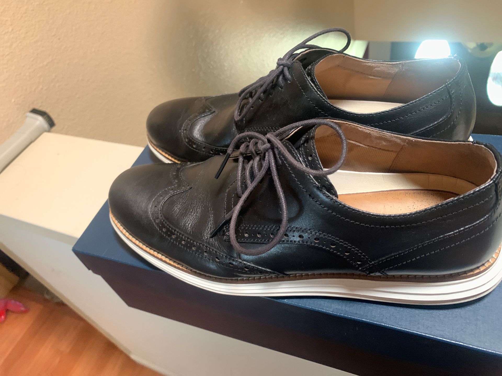 Mens black cole haan size 10.5 ( $30! )
