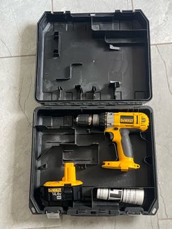 Dewalt 14.4v Battery Drill With Battery & Case