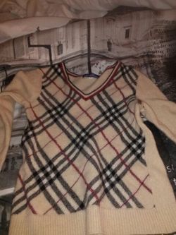 Burberry sweater small