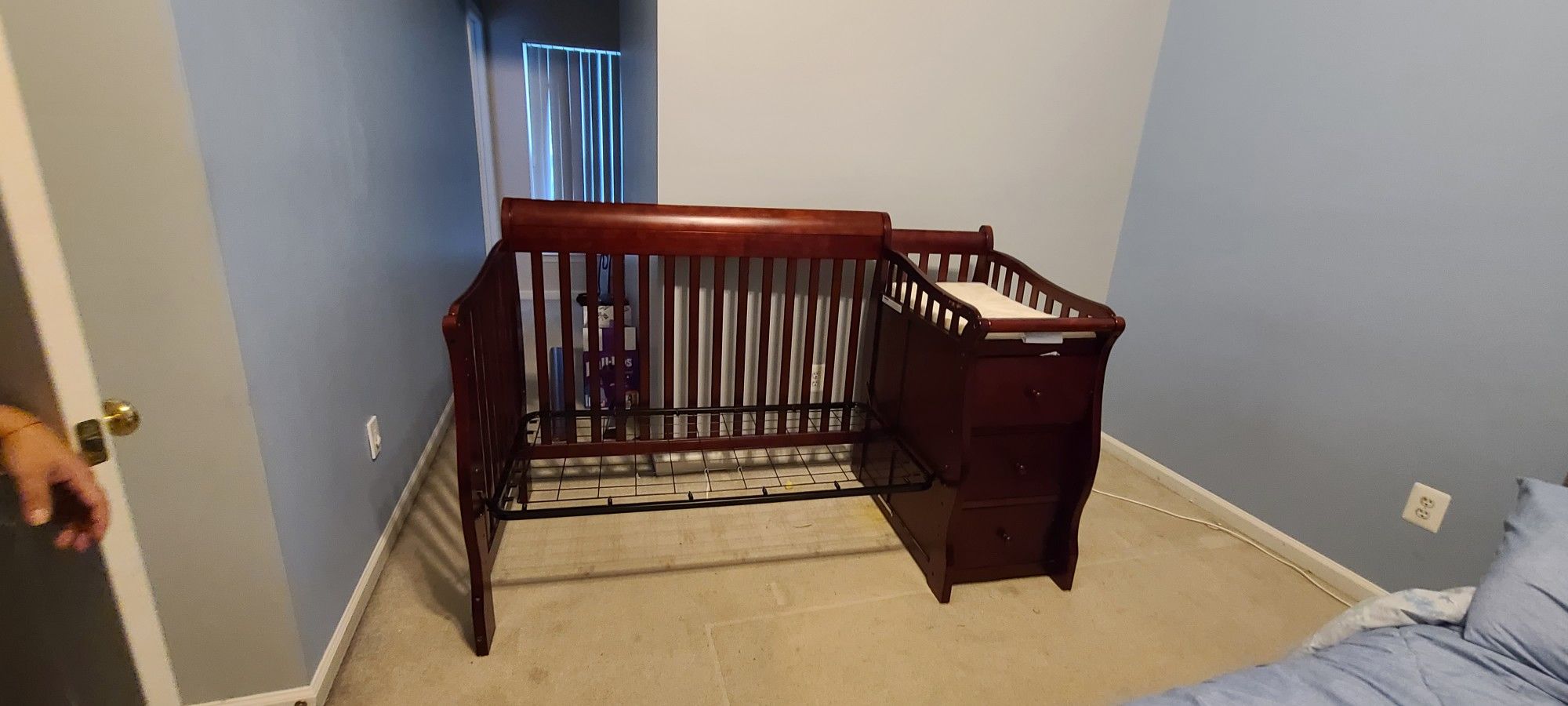 Crib. Concertible 4 in 1 /cuna convertible