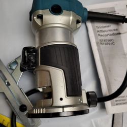 Makita 6.5 Amp 1-1/4 HP Corded Fixed Base Variable Speed Compact Router with Quick-Release