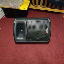 2 Speakers With Stands