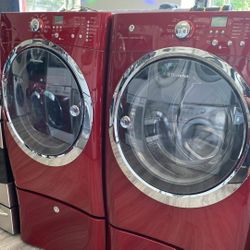 Electrolux Washer And Gas Dryer Set For $785