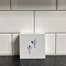 AirPod 4's brand new excellent condition usb-c charging case ACTIVE NOISE CANCELLATION 