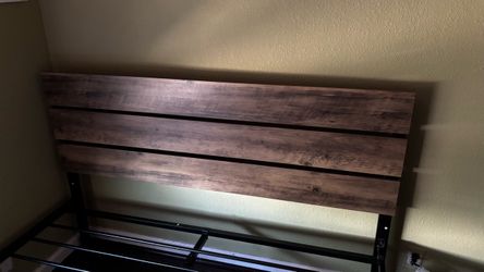 QUEEN  bedframe