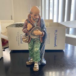 Shepherd Standing Hummel Nativity Piece