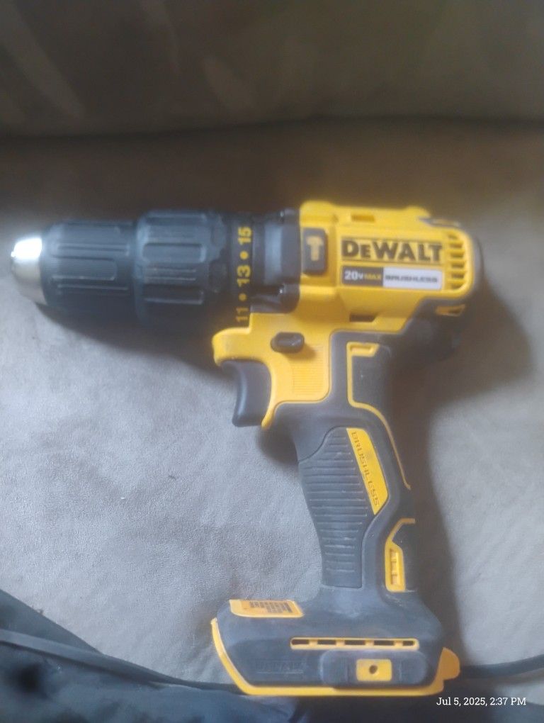 DeWalt 20v Max Cordless Hammerdrill
