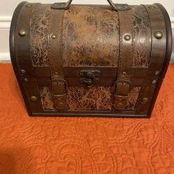 Assorted Home Decor Like New Condition 