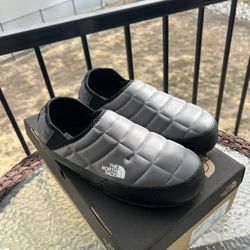 The Northface Thermoball Traction Mule V Gray Men’s sizes (8,9,10,10.5)