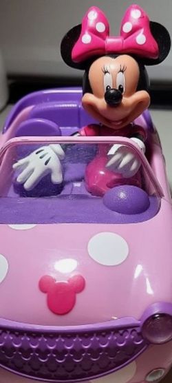 Disney Junior Minnie Mouse pink remote control car with polka dots .
