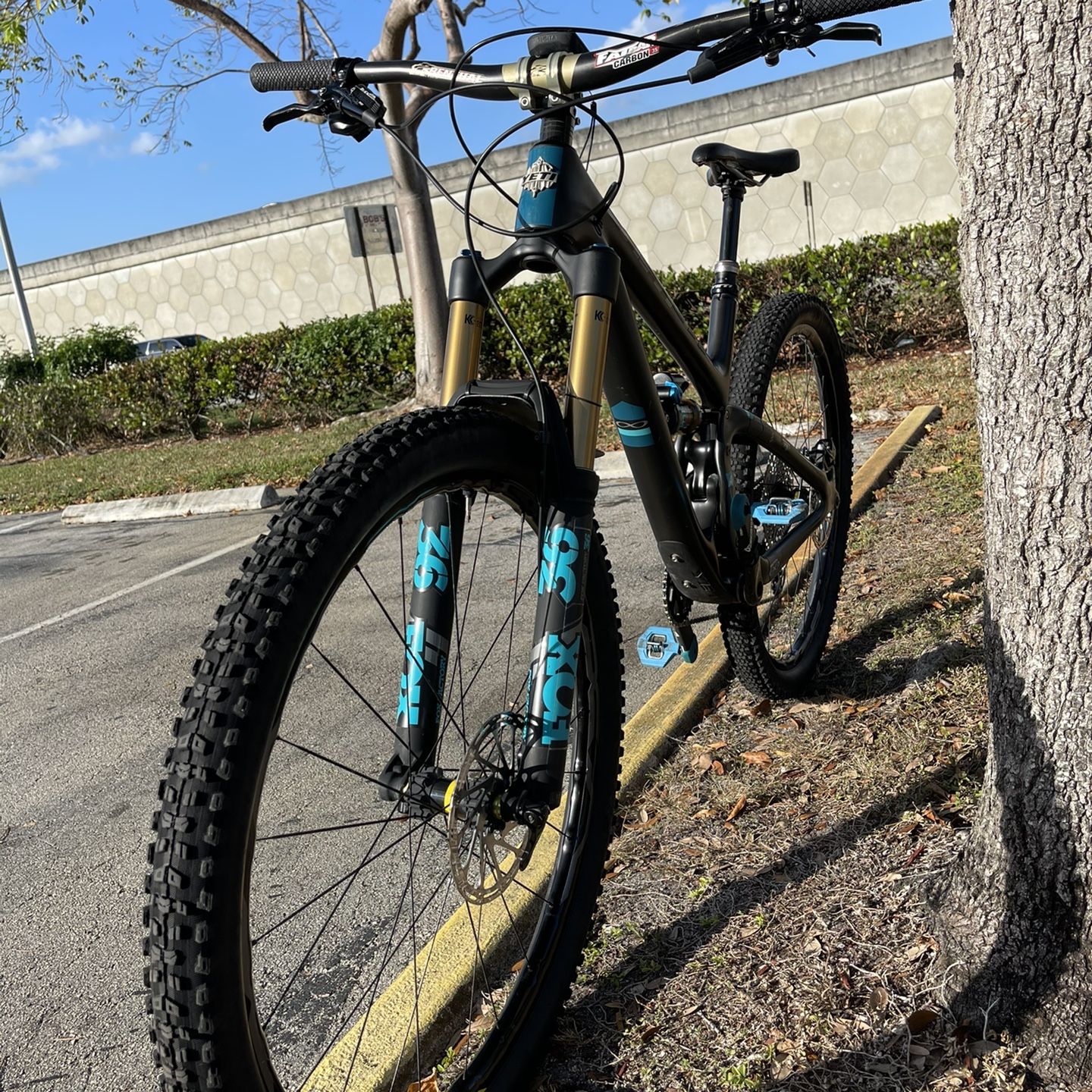 Yeti SB 5.5 TURQ Medium X01 Fox Factory Racing Built