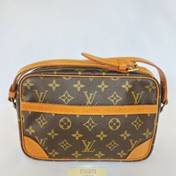 💯 Authentic Vintage Louis Vuitton Crossbody bag
