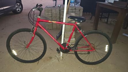 Tengo  esta bonita  bicicleta solamente  le falta  aire