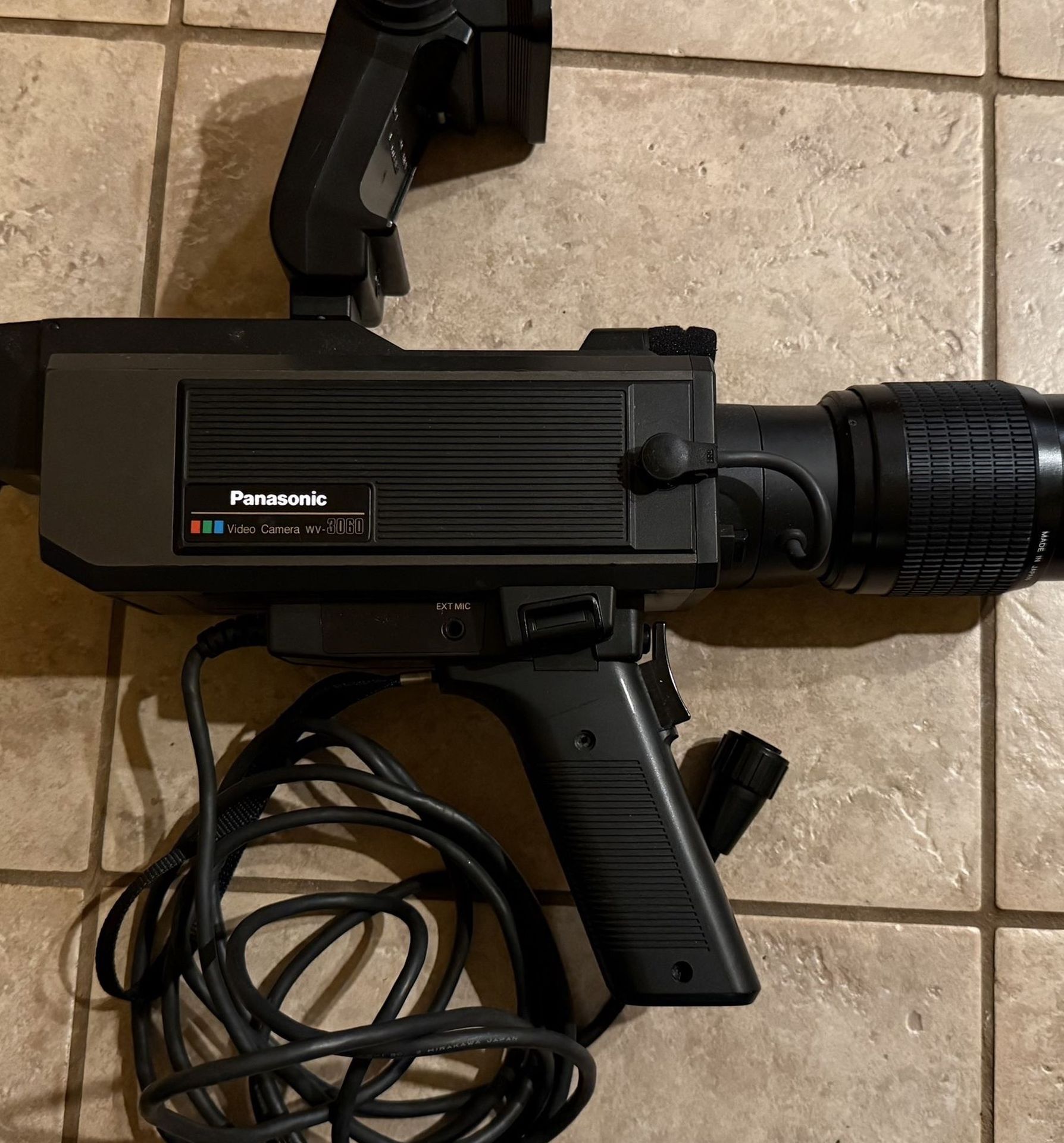Panasonic Video Camera WV-3060 w Illuminator/Flash Attachment & Front Wired Lens & Hervic Camera Bag