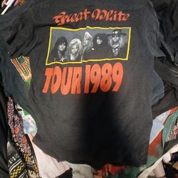 Vintage great white 1989 tour.
T shirt