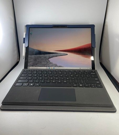 Microsoft Surface Pro 6 Core i5-8250u 8GG//128GB SSD With PEN + Keyboard