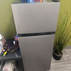 Mini Fridge With Freezer