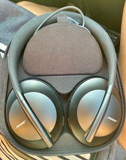 Bose Noise Cancelling Headphones 700 - Black Wireless Bluetooth Over-Ear w/ Case