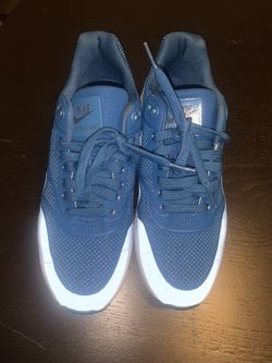 Nike Tennis Shoes Size 8 Women