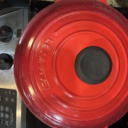 Le Creuset 24cm Dutch Oven - Red