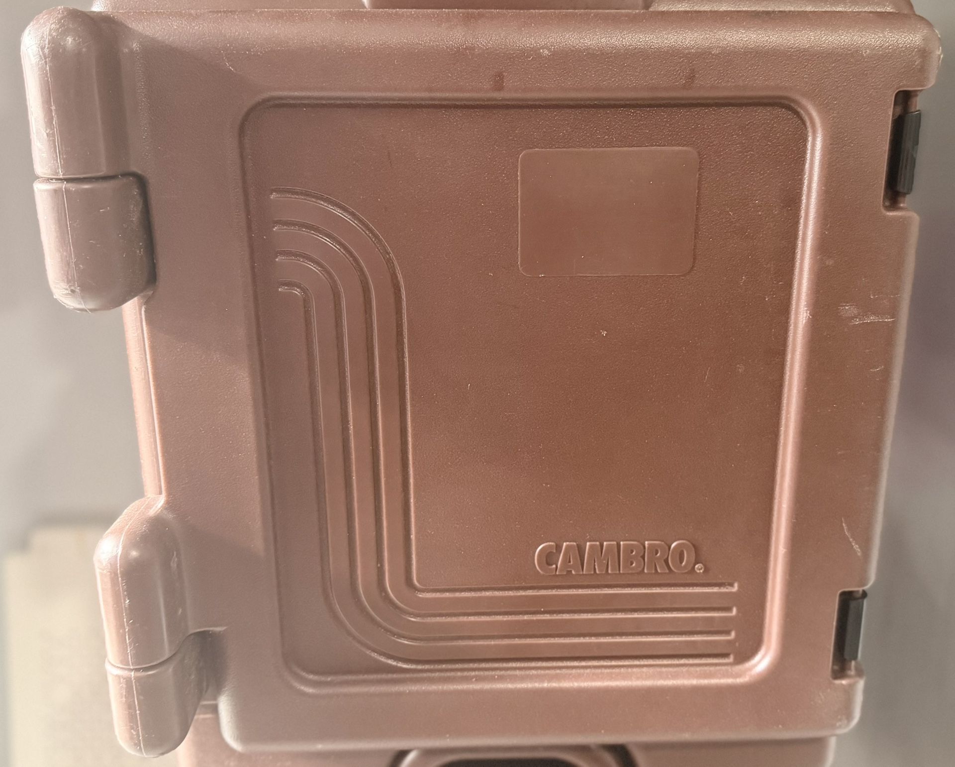 Cambro UPC300131 Ultra Pan Carrier® - 36 qt w/ (4) Pan Capacity, Brown (New & Used Available)