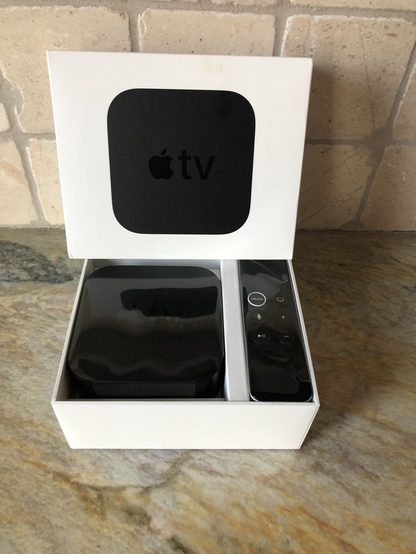 Apple TV MR921ll/A 32 GB 4 gen brand new